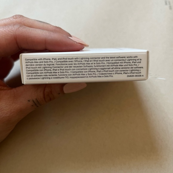 Lightning to 3.5 mm Audio Jack Apple - Picture 4 of 4